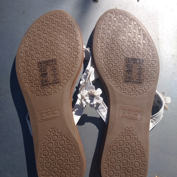 Sandles - Picture 2 of 2